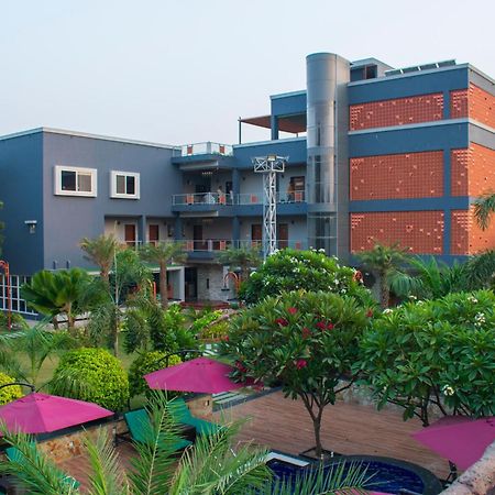 Krishna Riverside Resort Vasad Extérieur photo