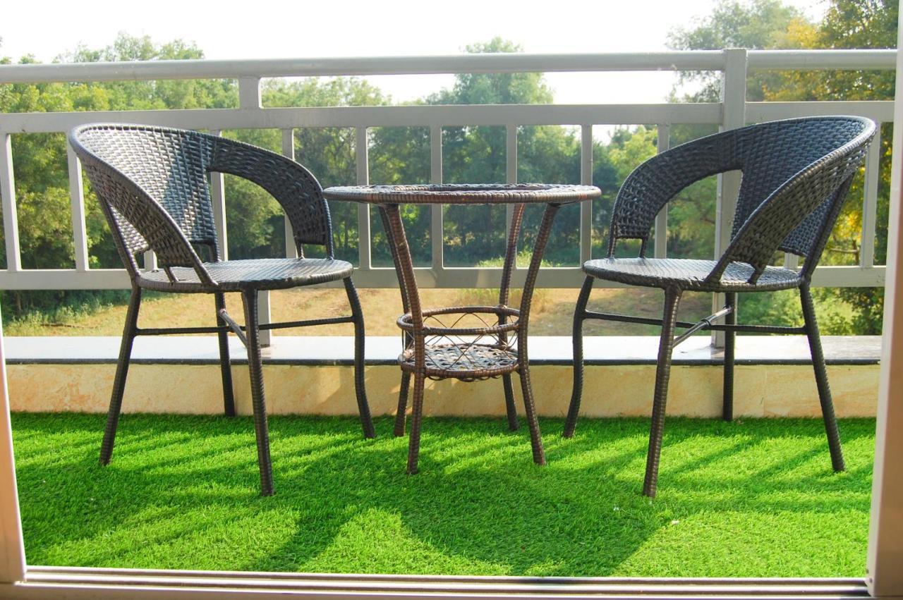 Krishna Riverside Resort Vasad Extérieur photo
