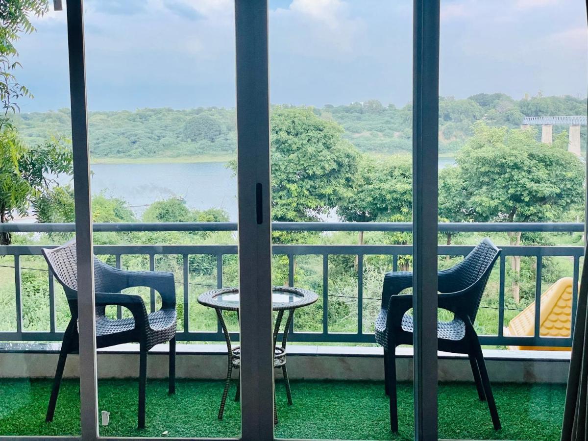 Krishna Riverside Resort Vasad Extérieur photo