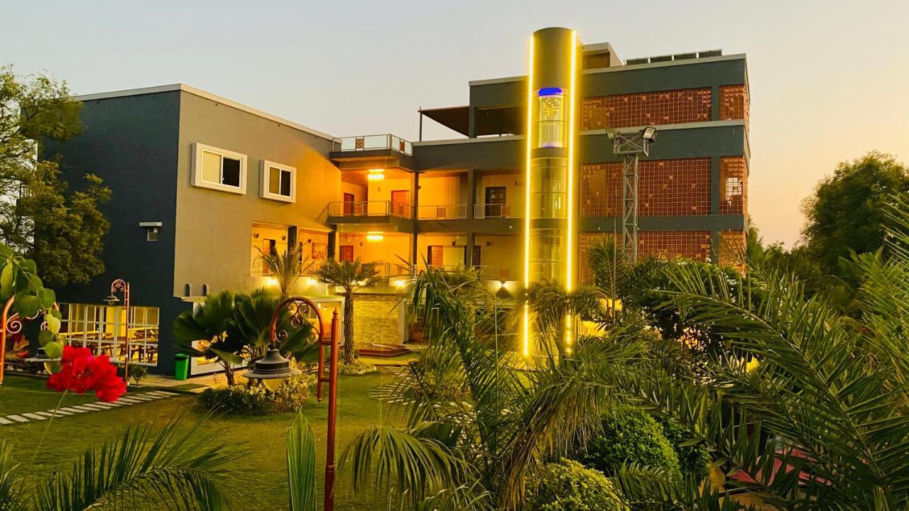 Krishna Riverside Resort Vasad Extérieur photo