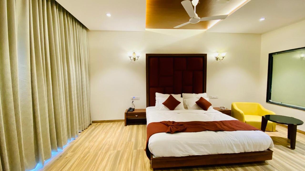 Krishna Riverside Resort Vasad Extérieur photo