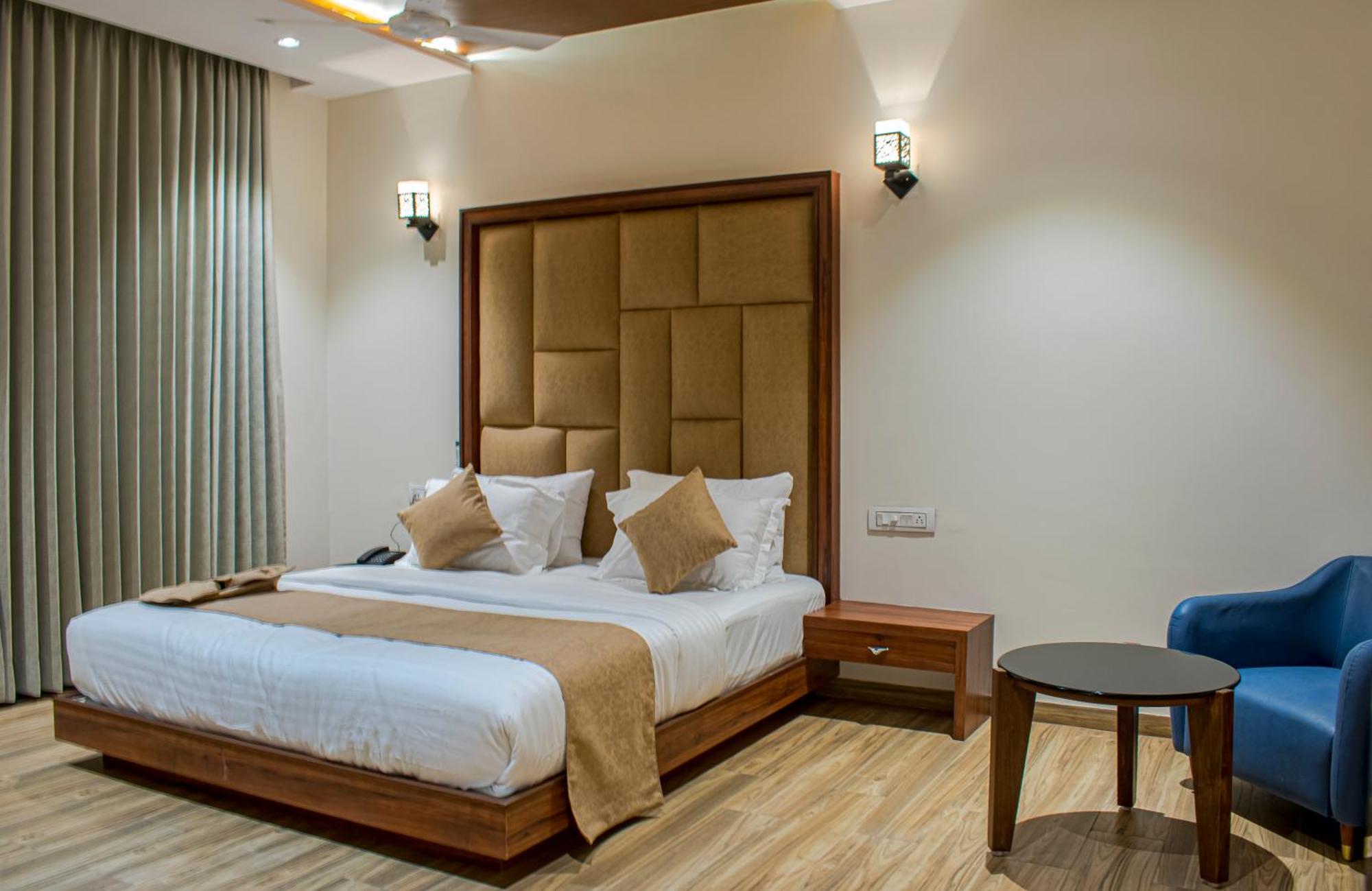 Krishna Riverside Resort Vasad Extérieur photo
