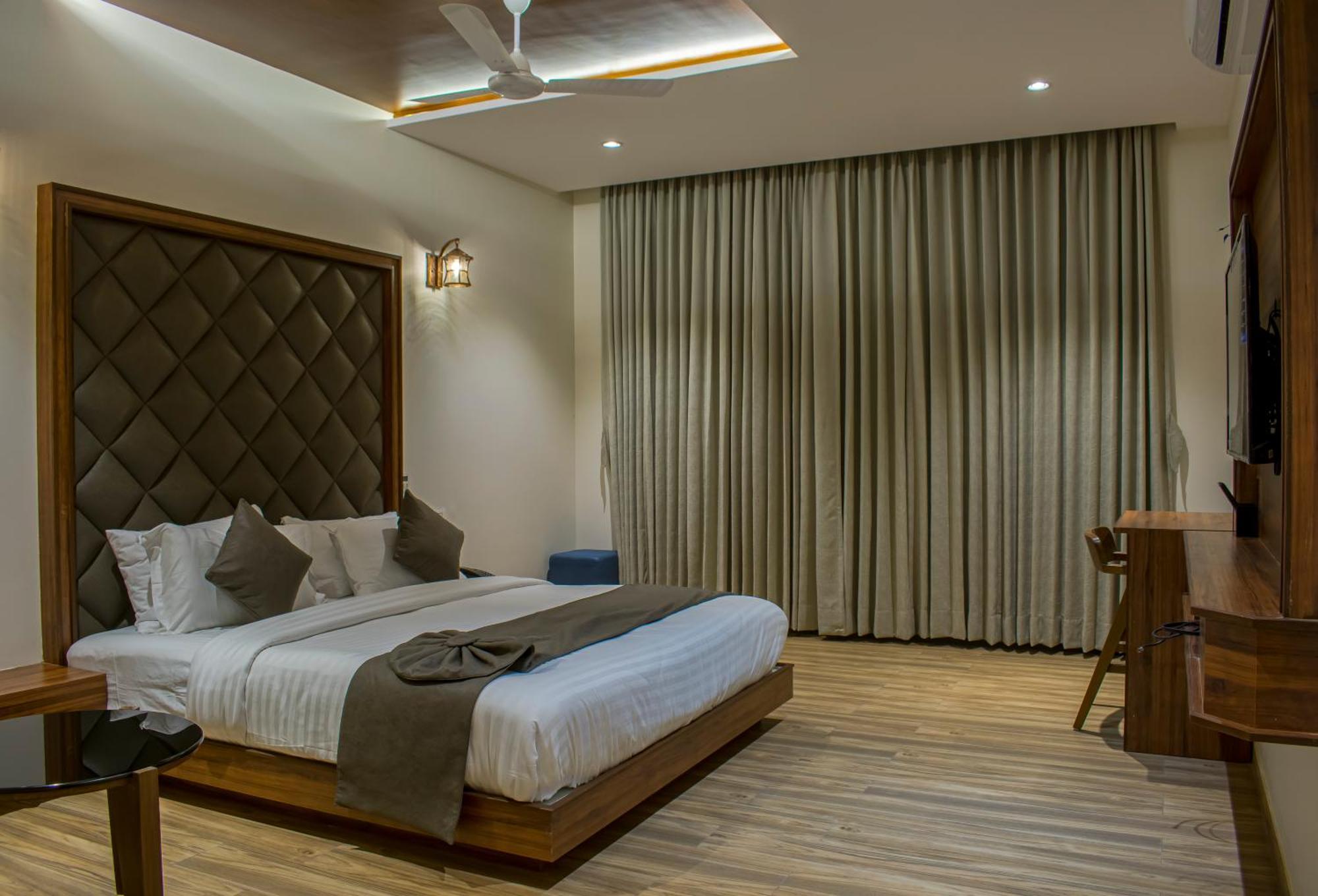 Krishna Riverside Resort Vasad Extérieur photo