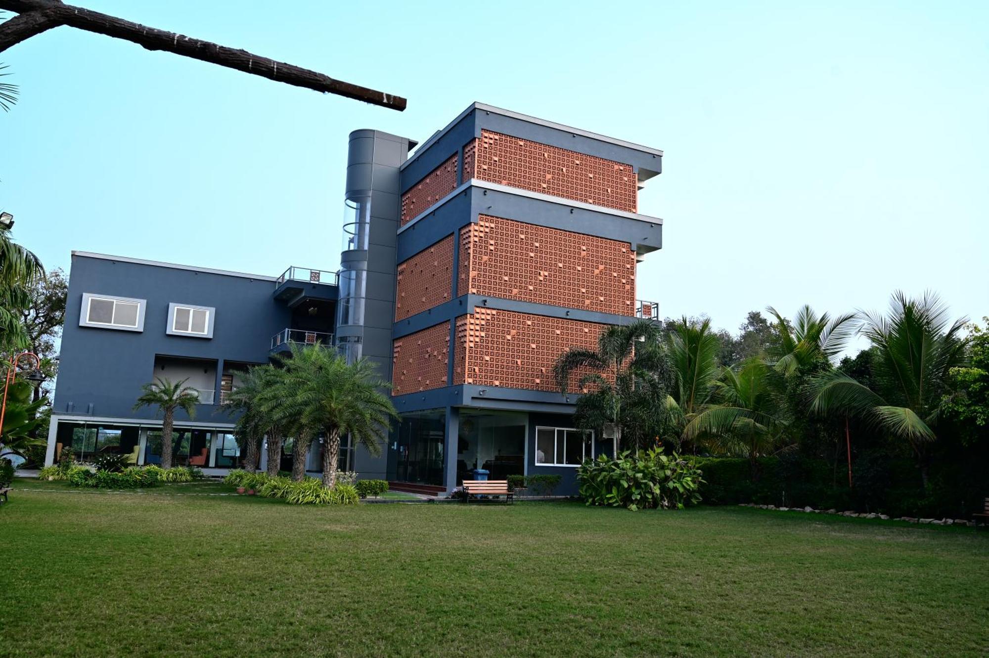 Krishna Riverside Resort Vasad Extérieur photo