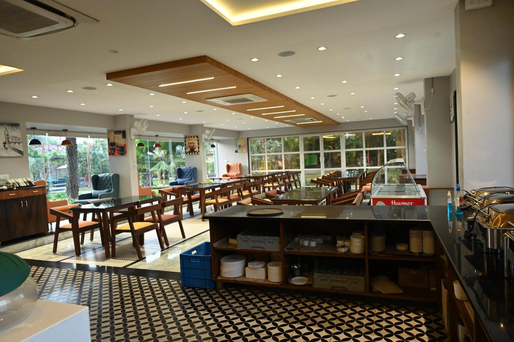 Krishna Riverside Resort Vasad Extérieur photo