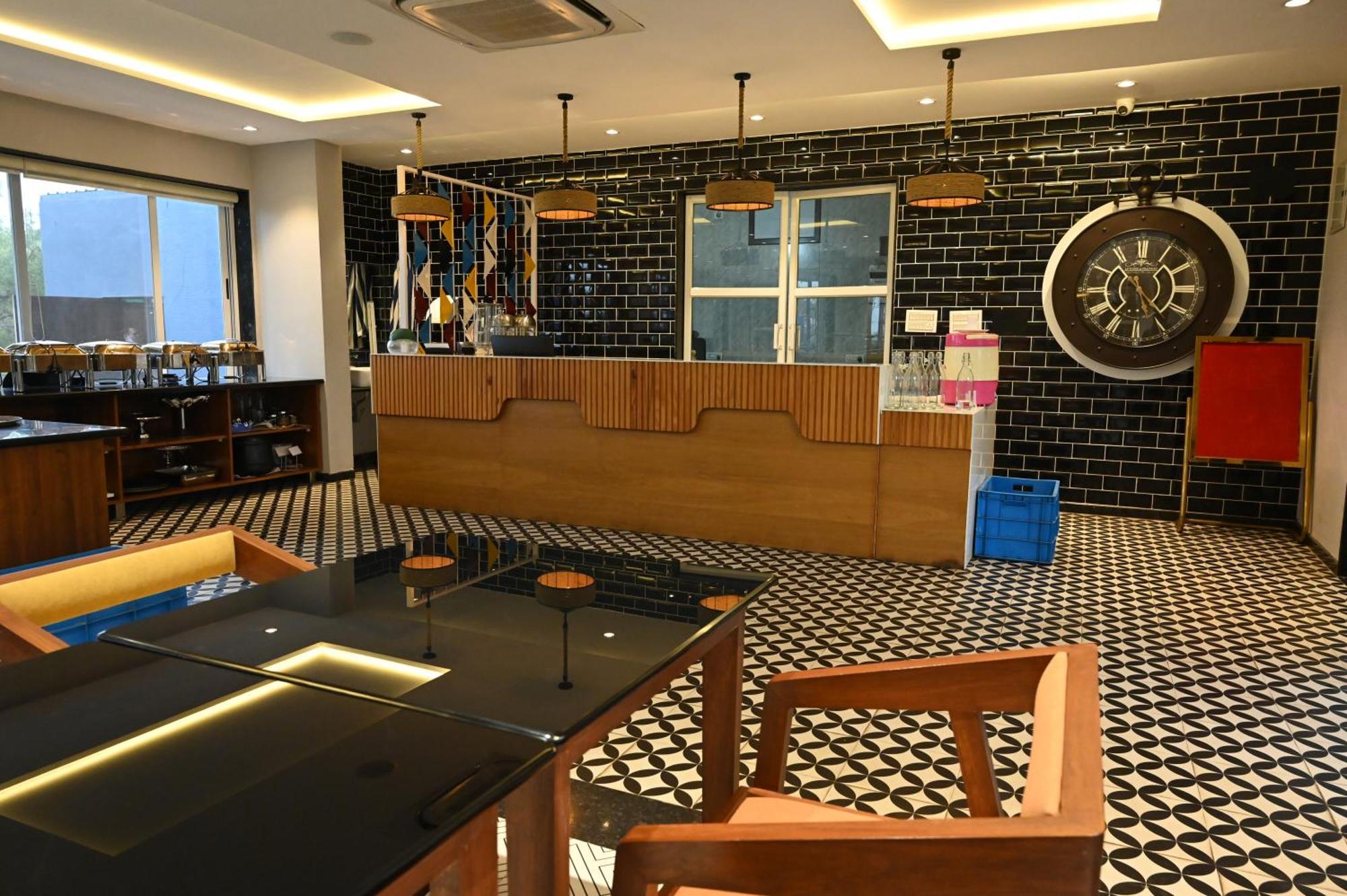 Krishna Riverside Resort Vasad Extérieur photo