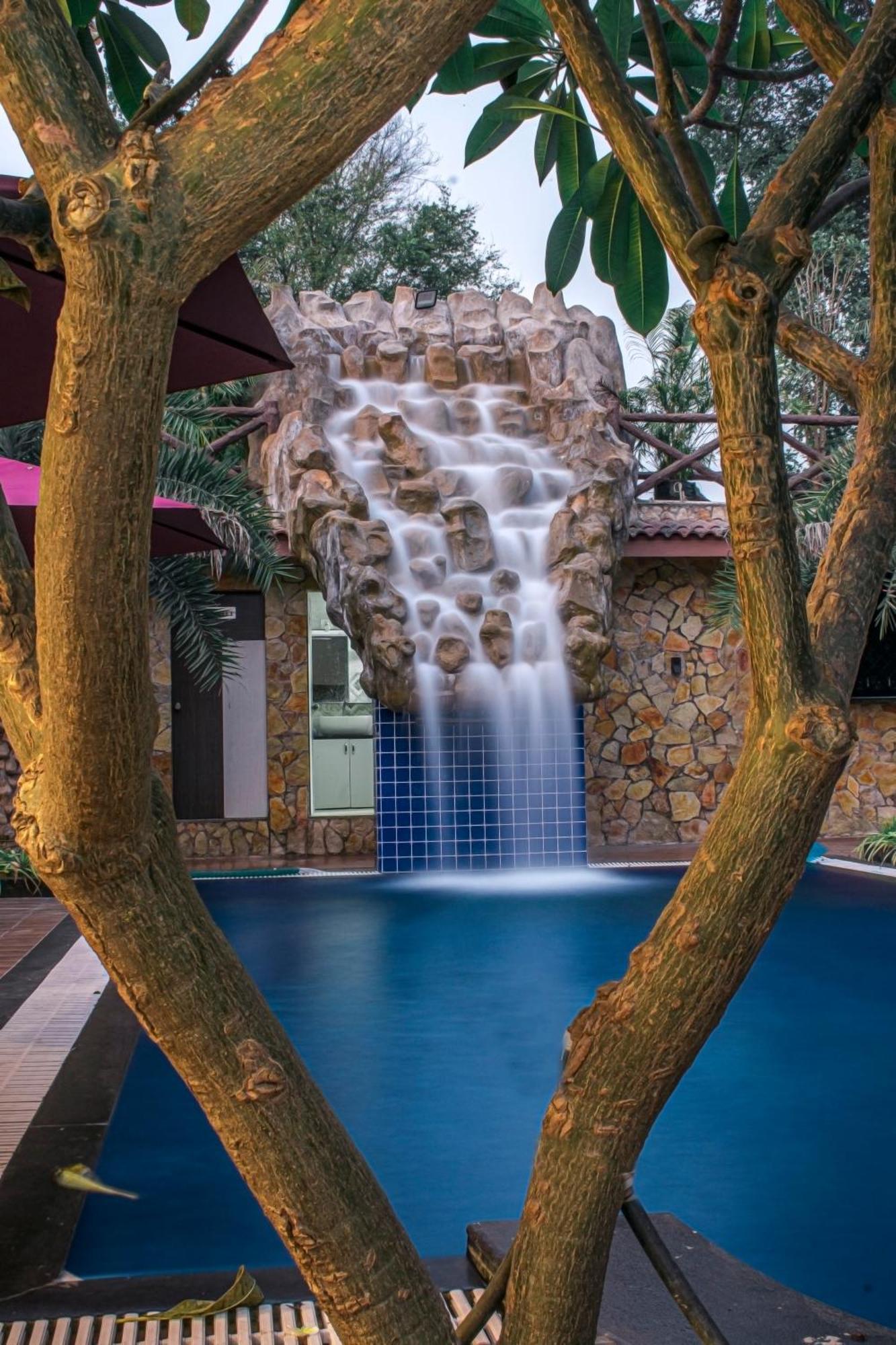 Krishna Riverside Resort Vasad Extérieur photo