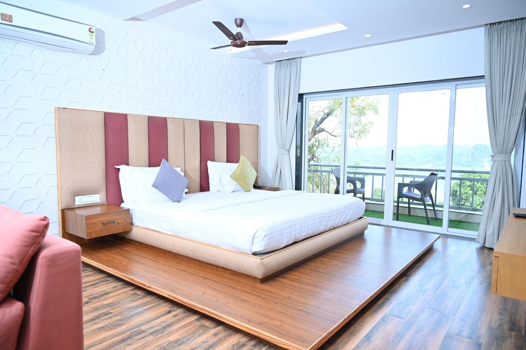 Krishna Riverside Resort Vasad Extérieur photo