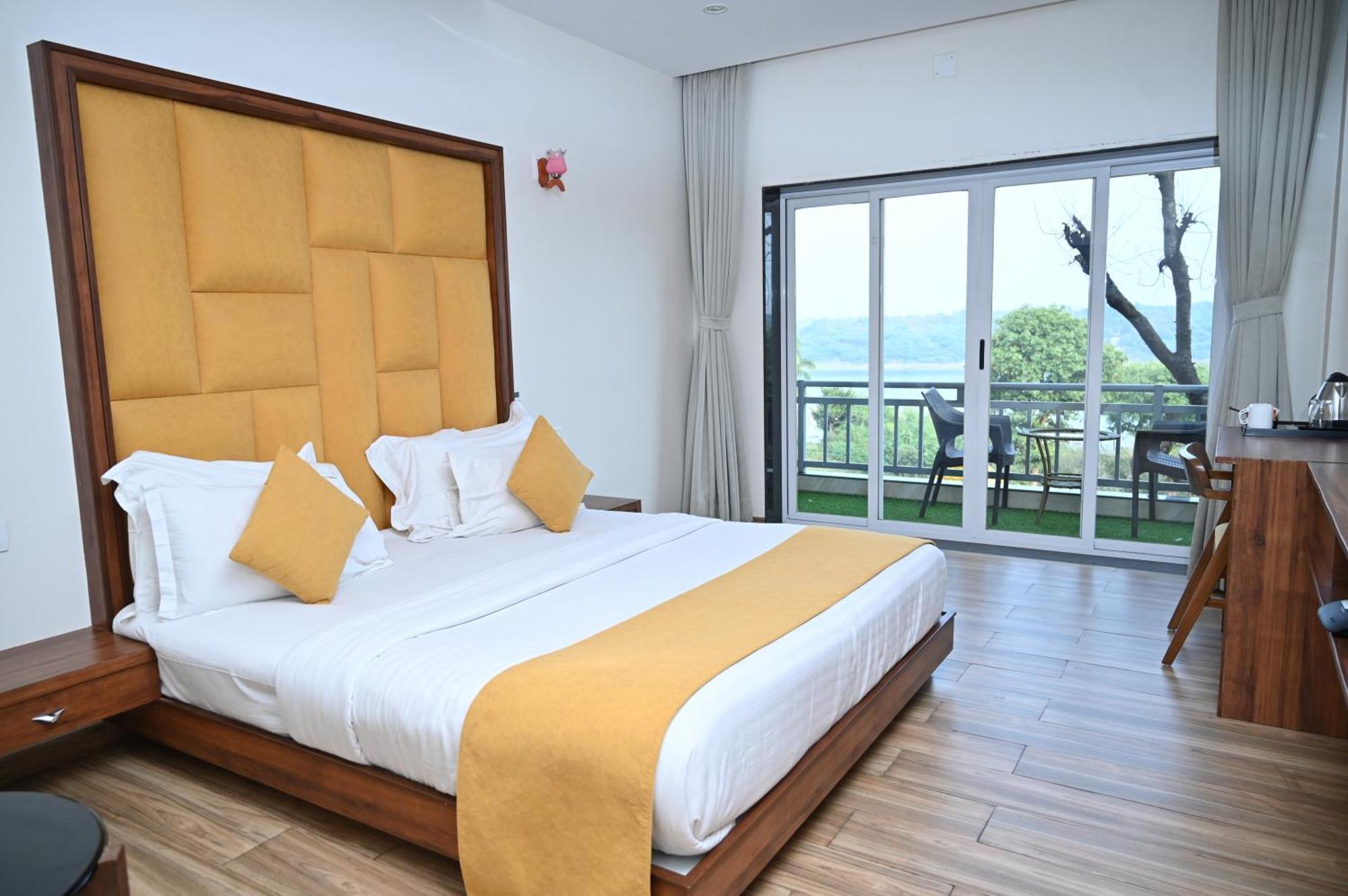 Krishna Riverside Resort Vasad Extérieur photo
