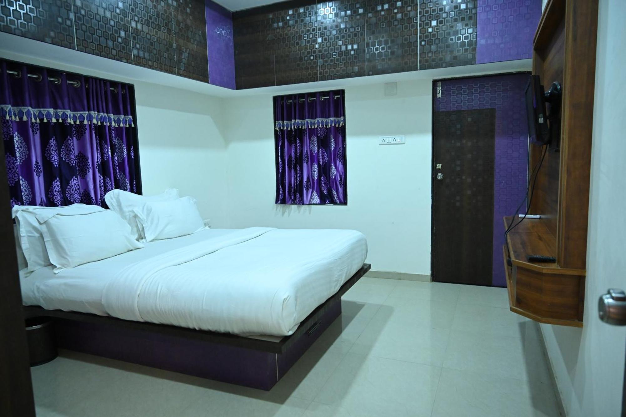 Krishna Riverside Resort Vasad Extérieur photo
